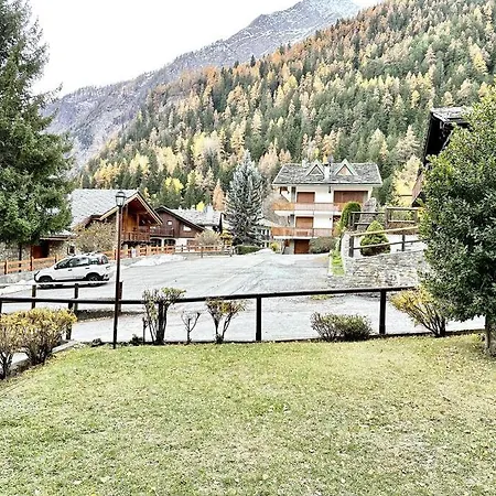 Culla D'amore Vicino Alle Piste Sciistiche Courmayeur